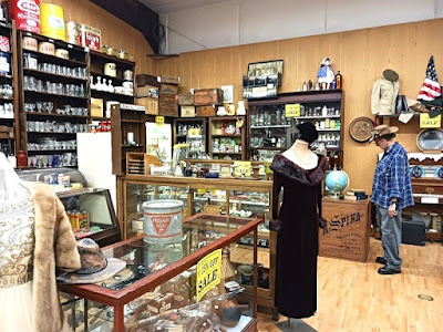 ClassyChicShel's tweet photo. Shopping at the Cackleberry Farm Antique Mall in Paradise https://t.co/6Pv5dtDrNS #Lancaster #Pennsylvania #Travel https://t.co/6I6DSELahx
