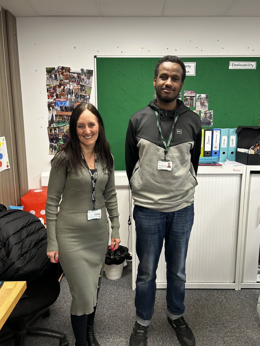 It’s always a joy to bump into a former @Selly_Oak student. Mo is now employed as a learning coach @HBVCollege and shared his journey to success. Thank you to all staff and students for the warm welcome.