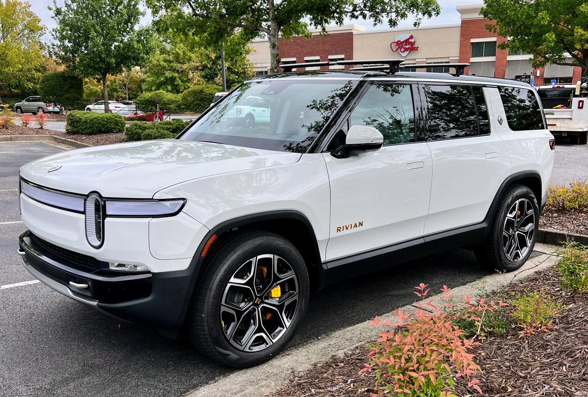 gibbsdamon's tweet photo. @teslaunivrse @Rivian I highly recommend the R1S! https://t.co/GXIKhA30Me