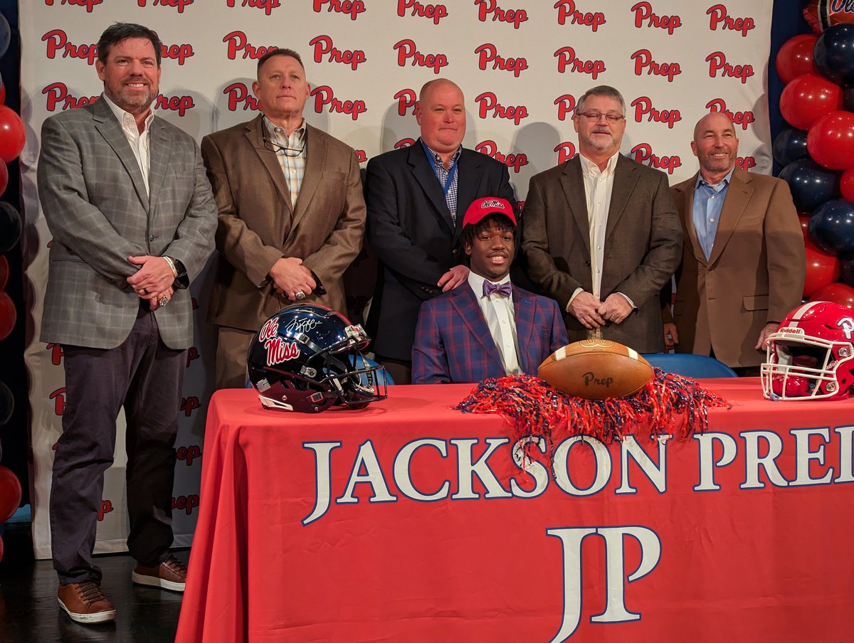 We've got another signing this morning. Jackson Prep senior Micah Stallworth is signing to Ole Miss

<a href="/iam_micah32/">Micah Stallworth</a> <a href="/JPsports/">Jackson Prep Sports</a> <a href="/goodwin_coach/">Coach Doug Goodwin</a> <a href="/OleMissFB/">Ole Miss Football</a>