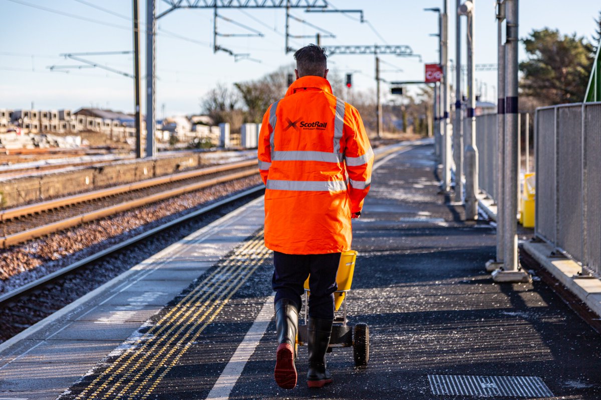 ScotRail's tweet image. ❄️ It&apos;s a chilly start to the day. We&apos;re making sure platforms are gritted, but it may still be a bit slippy at stations. Please take care when you&apos;re travelling and if you spot any problems, please let us know right away.
