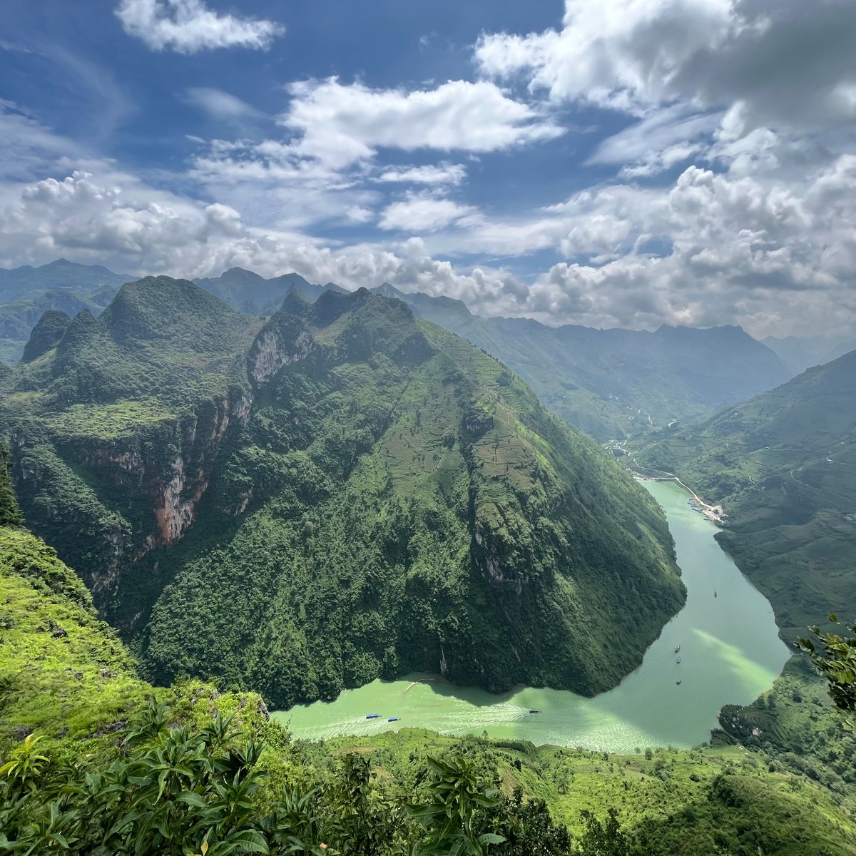 travawear's tweet photo. This week's "Travel Tips Weekly" newsletter "Destination Spotlight" focused on the Hà Giang Loop Tour through northern Vietnam!

If you want the adventure of a lifetime, this 3-4 day motorcycle trek through remote mountains and rice paddies is something you must add to your list! https://t.co/cBf02HT2PT