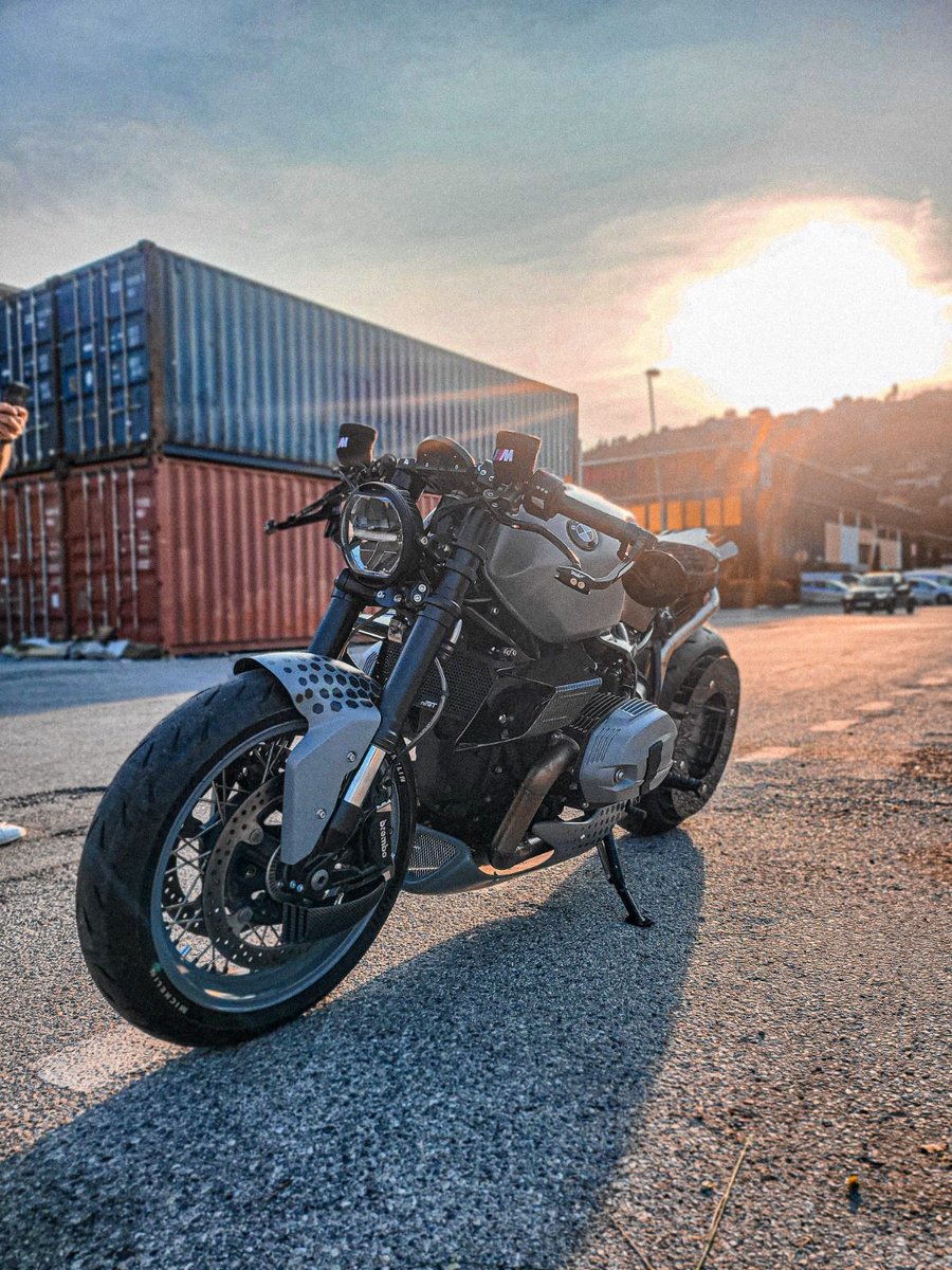 BMWMotorrad's tweet photo. #CustomBikeCheck of a special #RnineT!
From the matte grey finish to the custom Alcantara saddle and performance upgrades such as M Winglets — this bike is truly special! 😍
⚒️: duke_motorcycles (IG)
#MakeLifeARide #Soulfuel #CustomBike #NotForSale #BMWMotorrad https://t.co/mX2MQ39aEn