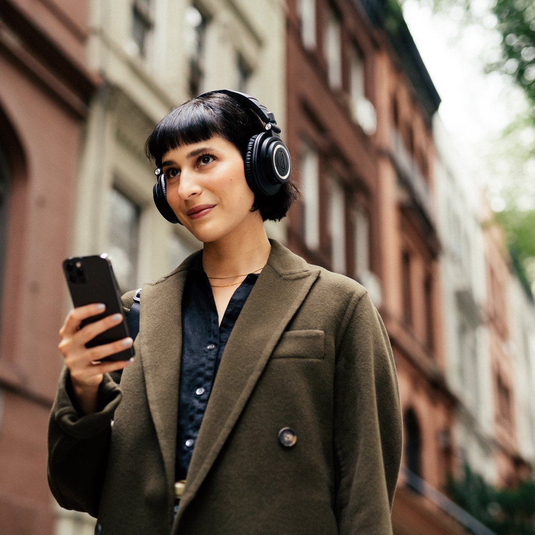 Your commute to work just got better thanks to our ATH-M50xBT2 🚗🎶 Say goodbye to noise and hello to your favorite tunes with wireless freedom 🎧 

#AudioTechnica #bluetooth #wirelessheadphones #audiotech #audiophile #studioquality #studioheadphones