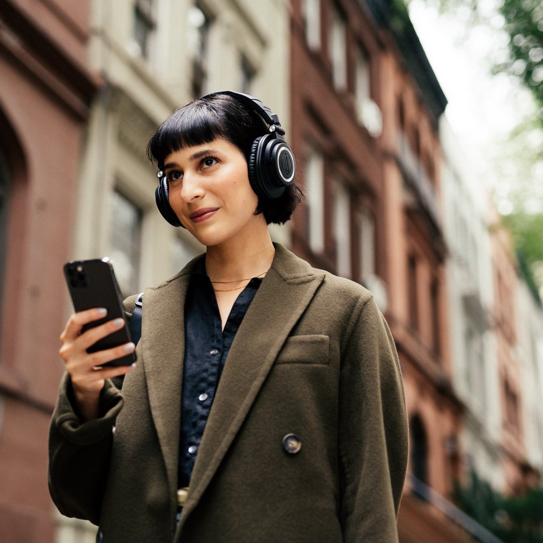 AudioTechniCAN's tweet photo. Your commute to work just got better thanks to our ATH-M50xBT2 ๐๐ถ Say goodbye to noise and hello to your favorite tunes with wireless freedom ๐ง
#AudioTechnica #bluetooth #wirelessheadphones #audiotech #audiophile #studioquality #studioheadphones https://t.co/ZFUBu7HqlJ