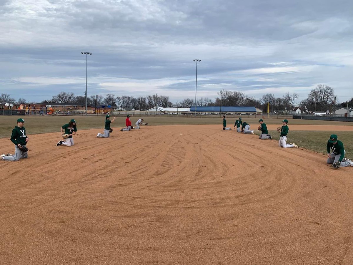 VincennesBase's tweet image. The Alices were able to take advantage of some good weather this week and get out on the field. Spring is right around the corner!