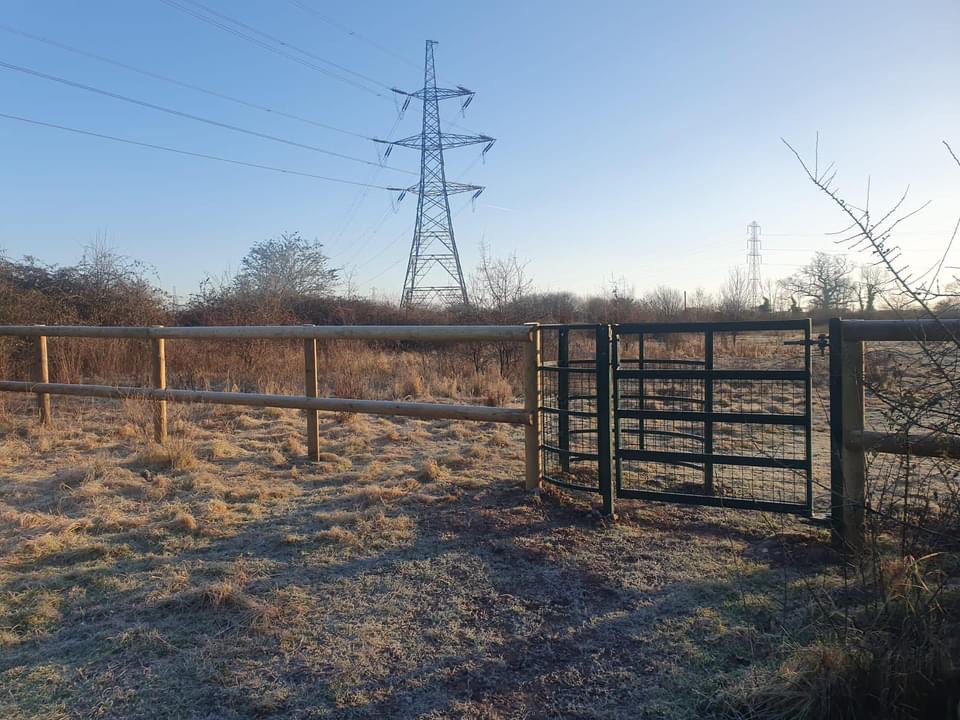 Big thanks to LocalPlacesForNature funding
Now installed on RTN site
Gates/fences to protect habitat in Orchid Meadow 
Viewing point on Pond Trail reedbed.
Log circle community engagement hub in Poplar Woods
Thanks @LucyArnoldMatth @JenkinsBoobyer for all yr support with this 💚