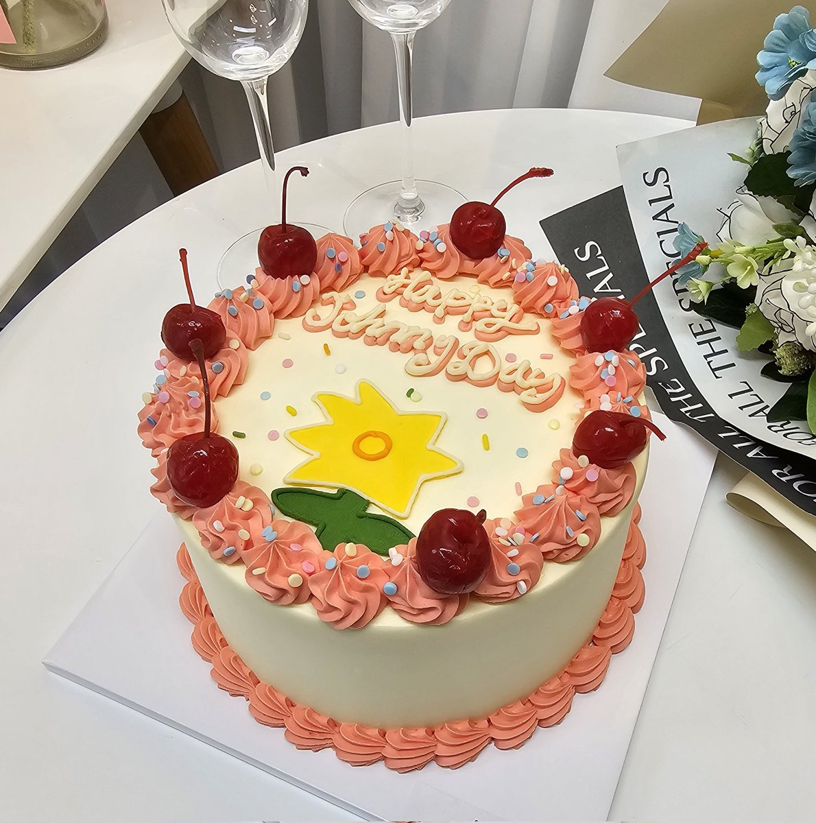 Johnny_space29's tweet photo. <Chapter 04-번외>
---------- Message log-----------
[MESSAGE : 에이전트 서미와]  
- 에이전트 쟈니 군! 지금 지구날짜는 2월 9일이라네!
- 이 메세지가 제대로 도착하기를..NCT 쟈니 생일축하해!
- 꼭 무사귀환하도록!

<종료합니다>

#SUHweetest29th
#우리에게_와줘서_고맙쟈니
#HAPPYJOHNNYDAY https://t.co/Ih51djXUxf