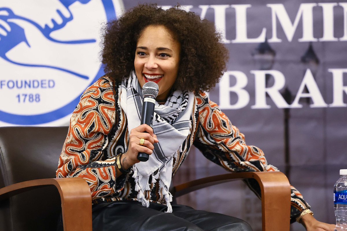 Comedian and creative visionary AMANDA SEALES participated in thought-provoking conversations as part of the “STILL I RISE” series on Wednesday Feb 07, 2024; at the Wilmington Public Library in Wilmington DE. 📸 @monsterphotoiso