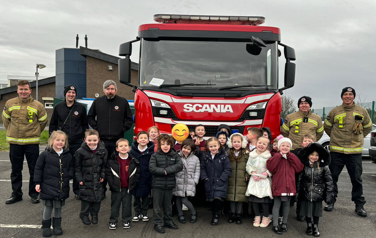 CardonaldPri's tweet image. Thank you to @fire_scot Pollok station for visiting our primary 1 and 2/1 children today. We loved finding out more about your job and how you help in the local community 😃