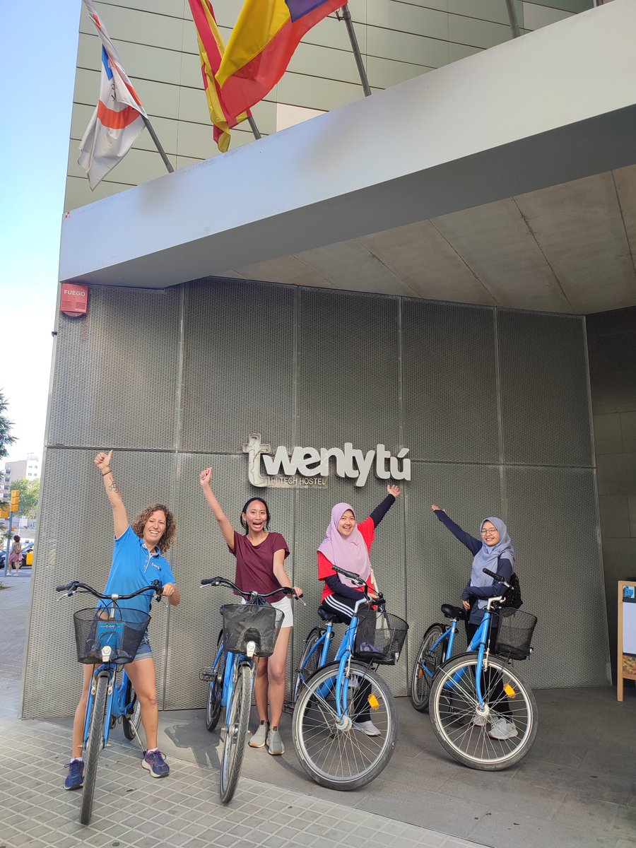 Twentytuhostel's tweet photo. La forma más dinámica de conocer #Barcelona es en bicicleta, ¿te animas a nuestros #toursenbicicleta? Nuestra guía os mostrará los lugares más emblemáticos de la ciudad, las fotos y la diversión no faltarán 🏙️📷🚴‍♀️⠀⠀⠀⠀⠀⠀⠀⠀⠀
 #TwentytuHostel #HostelBarcelona https://t.co/vyS20jsq1m