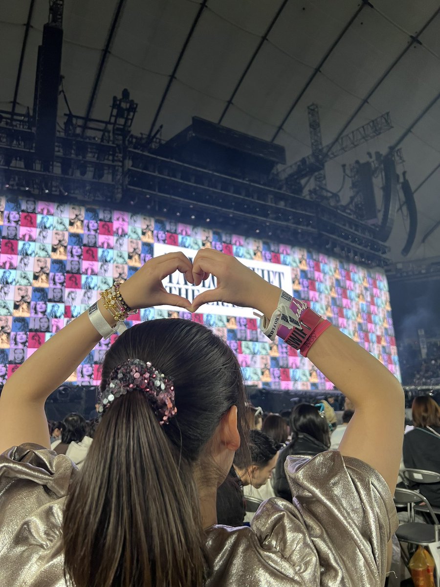 ts13an's tweet photo. @TSwiftNewsJP この感動が家でも見られると思うと本当に幸せ🥹💖 https://t.co/dSjx3GUvaa