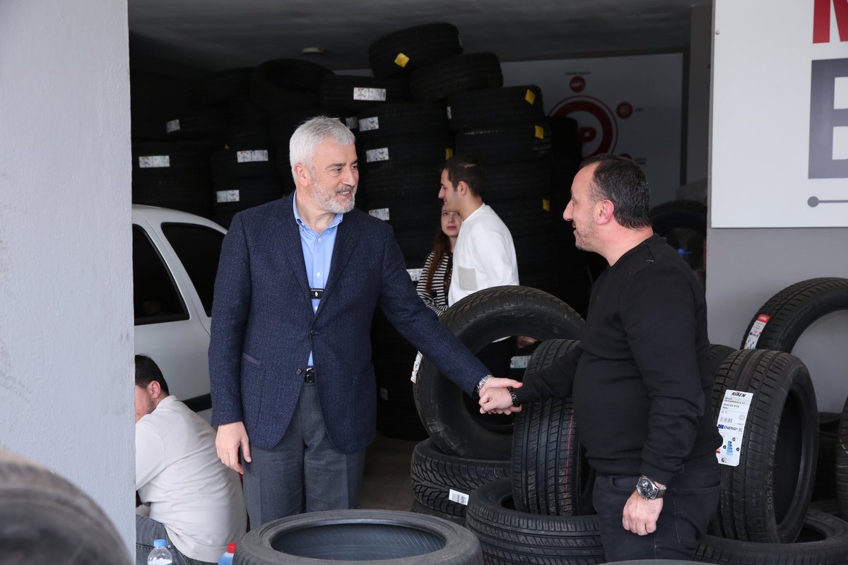 enveryilmazordu's tweet photo. Bugün Altınordu sokaklarında  
esnaflarımızın derin sevgisiyle karşılandık. 

Bu şehre hayat veren, bu ilçeyi yaşayan vatandaşlarımızla kucaklaştık. 

31 Mart'ta hep birlikte kazanacağız.

#AzKaldı https://t.co/iE14mpKBx6