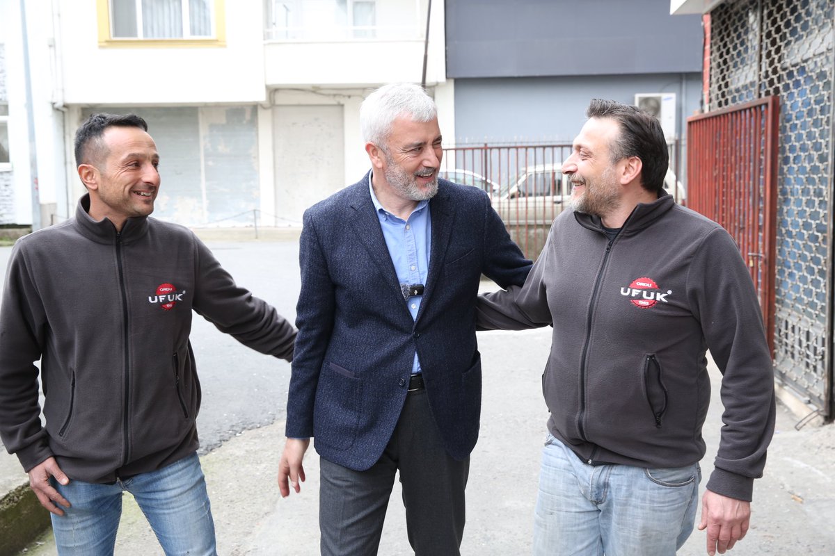 enveryilmazordu's tweet photo. Bugün Altınordu sokaklarında  
esnaflarımızın derin sevgisiyle karşılandık. 

Bu şehre hayat veren, bu ilçeyi yaşayan vatandaşlarımızla kucaklaştık. 

31 Mart'ta hep birlikte kazanacağız.

#AzKaldı https://t.co/iE14mpKBx6