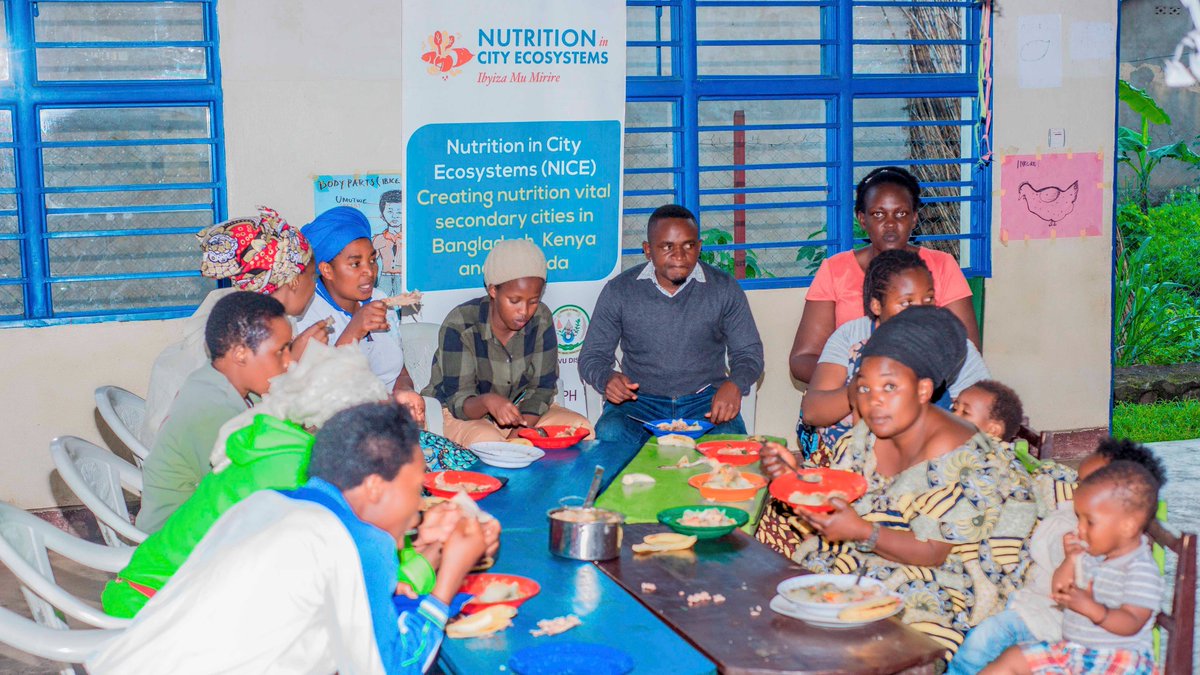 SightandLife's tweet photo. This week, the #NICEproject organized cooking demonstrations in @RubavuDistrict and @RusiziDistrict 🇷🇼 to teach mothers how to prepare tasty and nutritious meals, focusing on children under 5.
Porridge🥣 mixed with #eggs🥚 was a favorite among many mothers. ❤️
We'll include this week's lessons in a booklet for the community, offering practical food advice for nutritious and flavorful family meals, especially for young children. 🧒🏾🍅👧🏾
#NiceNutrition #Nutrition4All #Agroecology #UrbanNutrition