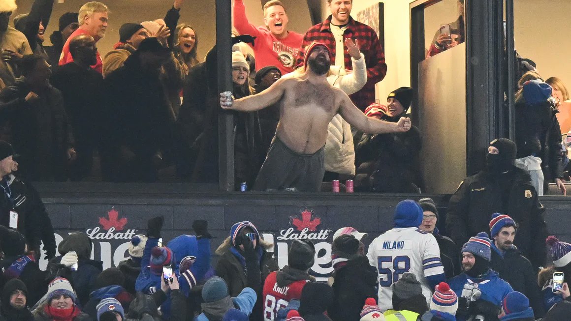 cnnsport's tweet photo. Hang it in the Louvre!

@ArtButSports shows the often uncanny resemblance between the world of art and sports.

➡️ https://t.co/gfU0a1FqnQ https://t.co/Nvc9bYPUor