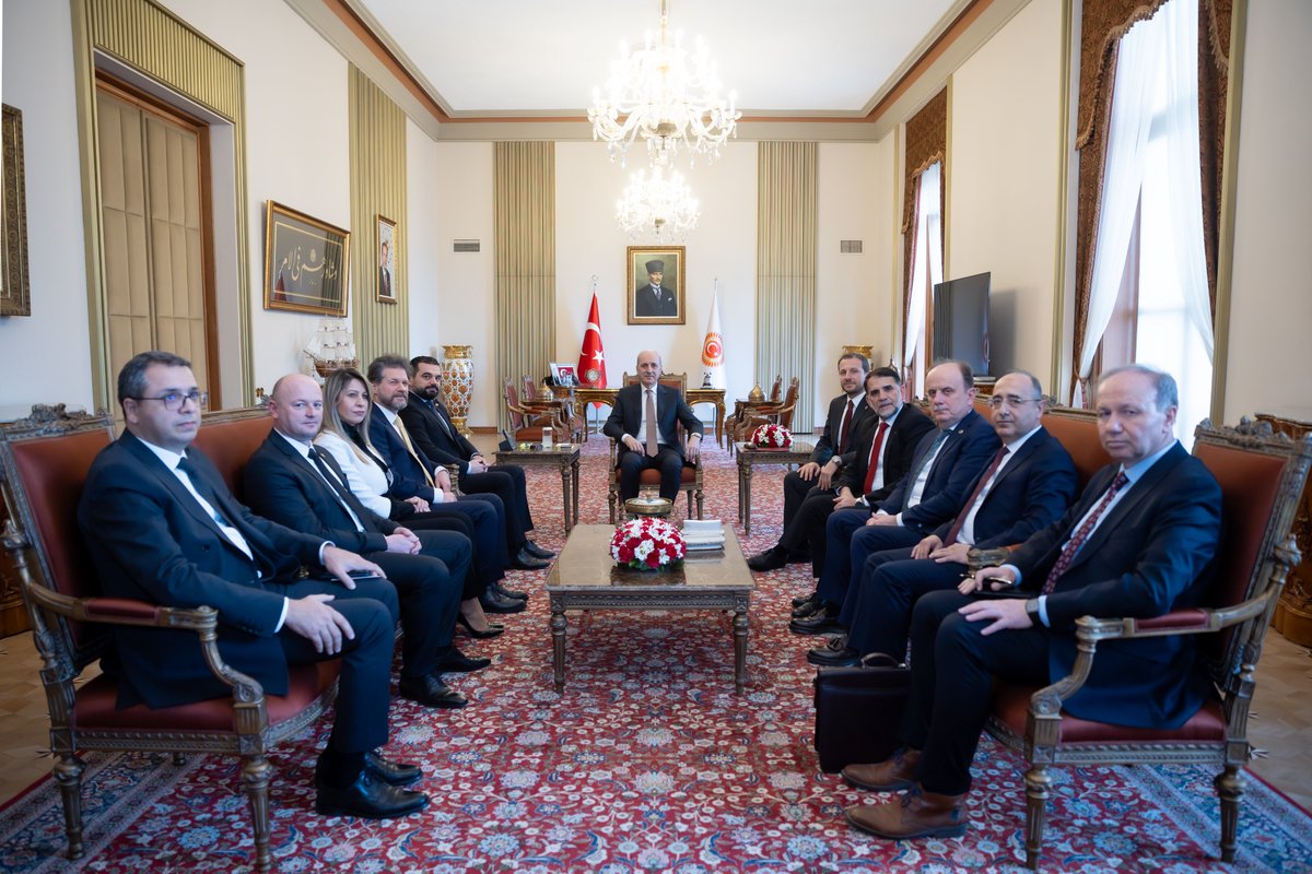 Kuzey Makedonya Adalet Bakanı Krenar Lloga ve beraberindeki heyeti Gazi Meclisimizde ağırladık.

Görüşmemizde, Balkanların huzur ve güvenliği, ikili ve parlamentolar arası ilişkiler ile bölgesel ve küresel düzeydeki güncel konuları ele aldık.

Balkan ülkeleriyle ilişkilerimizde