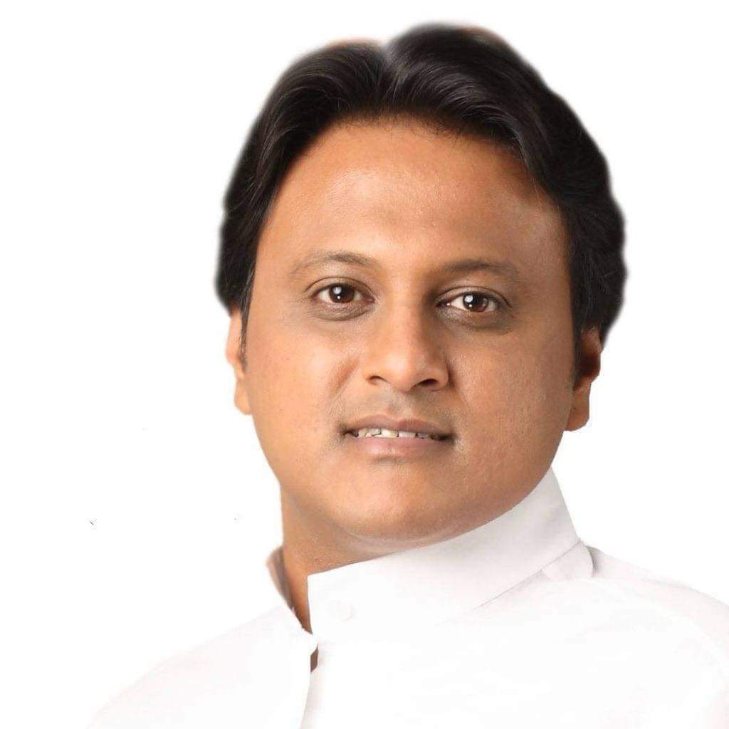 DevrajChhaya's tweet photo. शिवसेनेचे संभाजीनगर जिल्हा संपर्क प्रमुख मा.आ.श्री. विनोदजी घोसाळकर साहेब यांचे चिरंजीव मुंबई मनपा चे मा.नगरसेवक, मुंबई बॅकेचे संचालक मा.श्री. अभिषेक घोसाळकर  यांना भावपूर्ण श्रद्धांजली.🥺🥺🙏🙏

@VinodG_ShivSena
🥺🙏 https://t.co/iAKuoN7wV3