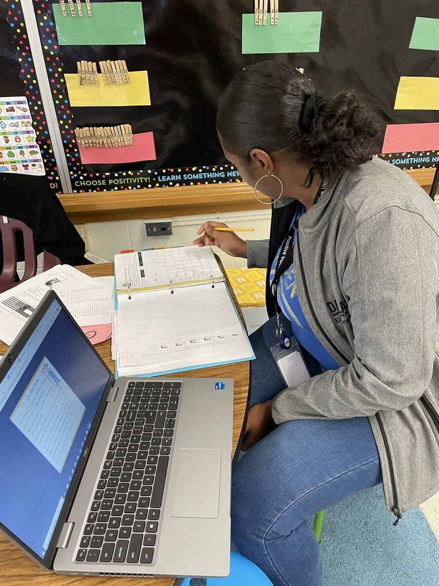 BEppsEducates's tweet photo. Leave it to SOC Specialist @AyeshaShalice to turn her progress monitoring data into IMMEDIATE ACTION in 2nd grade. It was a joy to witness her data tracking &amp; targeted support to the students @EMPeaseElem! @HildaCRobinson @MurilloDebbie1 @Mo1Ramirez @DrElenaSHill #SOCStrong🖤💛💪🏽 https://t.co/OkczvCnmfF