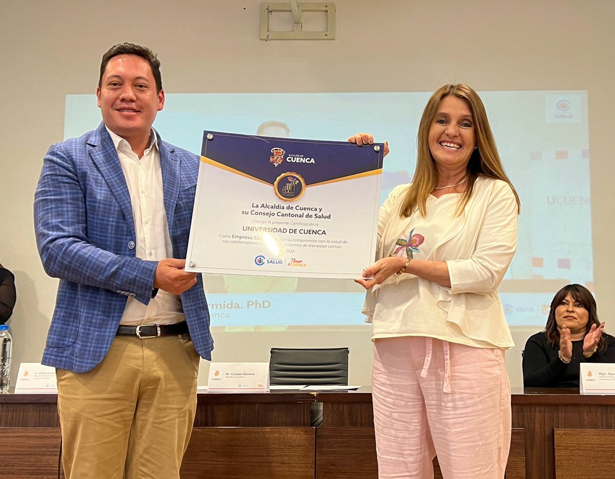 udecuenca's tweet photo. #GestiónUCuenca | La #UCuenca recibió la certificación "Empresa Saludable" por parte del  @MunicipioCuenca y el @ConsejoSalud_. Este logro destaca el compromiso de nuestra institución con la seguridad y salud, integrándolos en su cultura organizacional. 👏 https://t.co/cHYrozhYjq