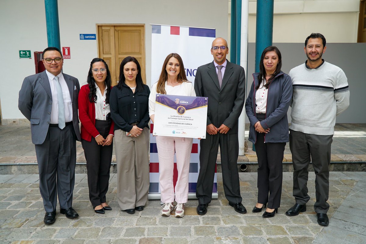 udecuenca's tweet photo. #GestiónUCuenca | La #UCuenca recibió la certificación "Empresa Saludable" por parte del  @MunicipioCuenca y el @ConsejoSalud_. Este logro destaca el compromiso de nuestra institución con la seguridad y salud, integrándolos en su cultura organizacional. 👏 https://t.co/cHYrozhYjq