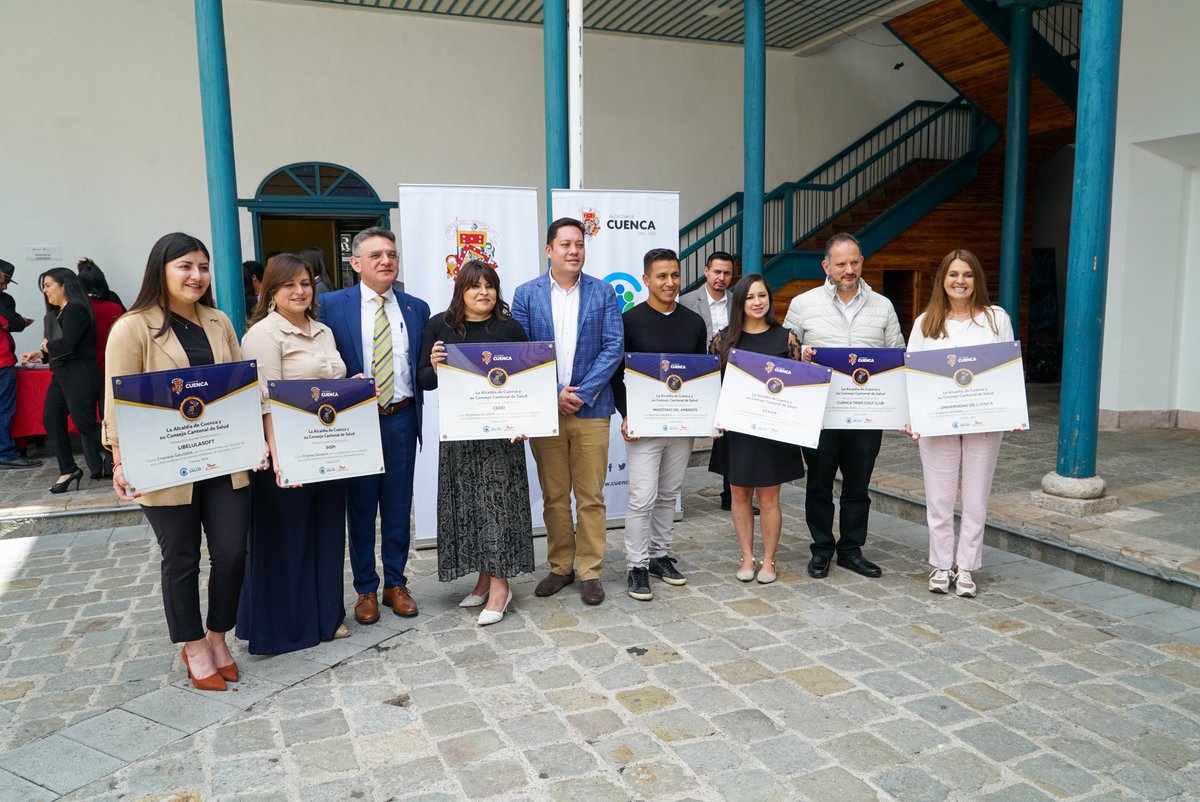 udecuenca's tweet photo. #GestiónUCuenca | La #UCuenca recibió la certificación "Empresa Saludable" por parte del  @MunicipioCuenca y el @ConsejoSalud_. Este logro destaca el compromiso de nuestra institución con la seguridad y salud, integrándolos en su cultura organizacional. 👏 https://t.co/cHYrozhYjq