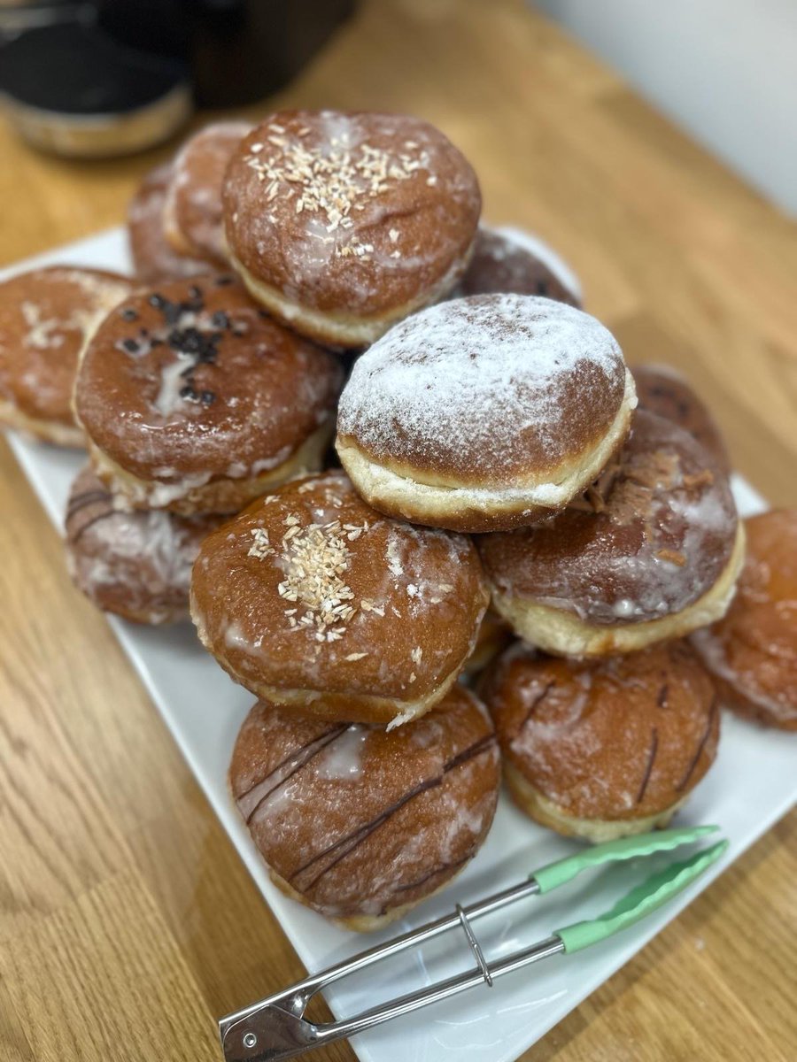 🎉🍩 Happy Tłusty Czwartek! 🍩🎉
Today, McCann's Bristol Office is embracing Polish tradition in the most delicious way possible - with Polish doughnuts! We are celebrating the richness of our culture and the joy of coming together as a team. Thanks Eliza Szymkowiak