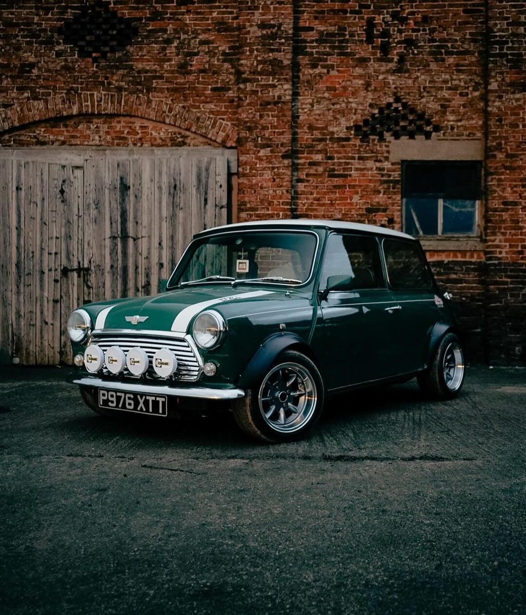 CarManToday's tweet photo. 📸 @matthewdavidz
https://t.co/V2kjOFiigI
#classicsunited #classicminination #classicmini #miniclassic #retromini #modifiedmini #minicooper #oldmini #miniuk #retrocars #classiccars https://t.co/0iOVSaEDjk