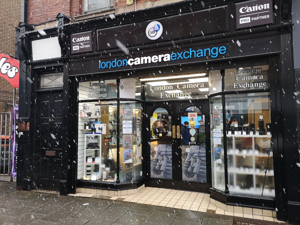 lce_lincoln's tweet photo. It's snowing here in Lincoln but we're still open! ❄️🌨️

And the heating is on....🔥 

But if you don't fancy venturing out you can shop 24/7 with us at https://t.co/gCJWEIXVLV 

#Londoncameraexchange #Lincoln #snow https://t.co/s3Q75LwoPJ