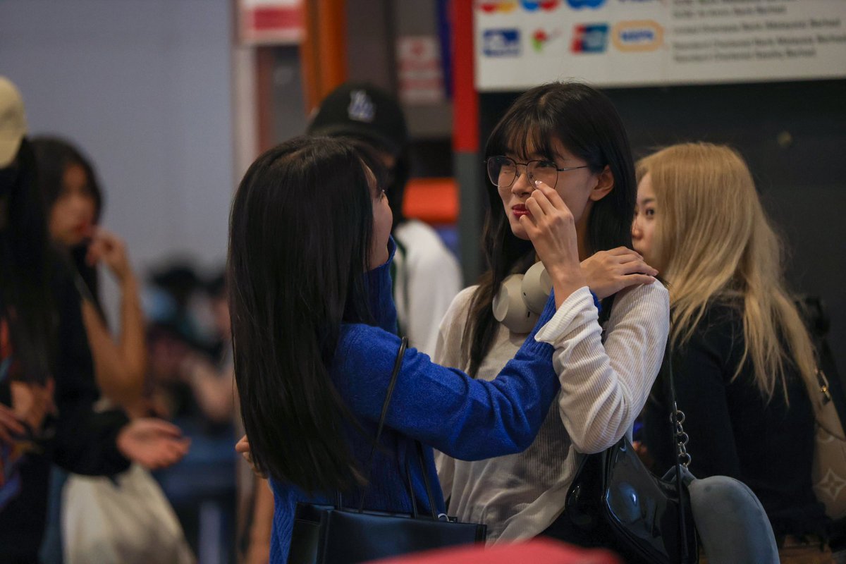 Happy birthday ce <a href="/A_FionyJKT48/">Fiony Alveria Tantri</a> semoga kamu selalu dikelilingi oleh orang" yg sayang sama kamu yaw,  
Ce aku punya tebak"an 
Ce Kamu tuh kayanya terbuat dari tembaga dan telurium ya?
Soalnya kamu itu(cu+te)=cue😜 Oh iya tipsal ya buat ka <a href="/A_LuluJKT48/">Lulu Salsabila</a> @carameminumramunejkt48