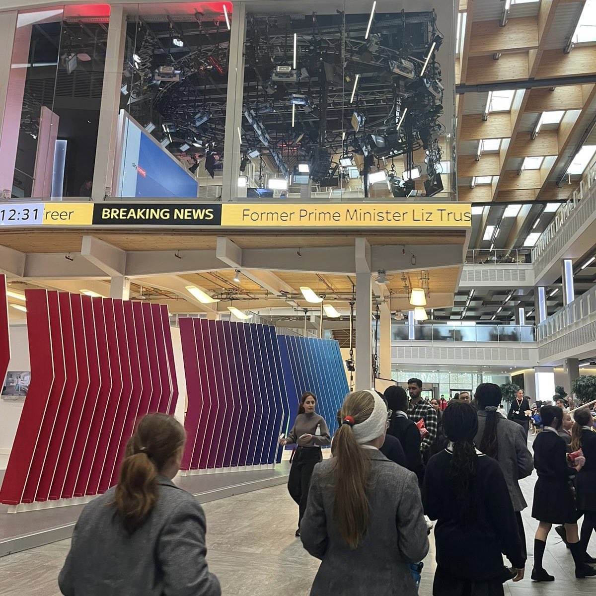 HeathfieldAscot's tweet photo. Our Form I students were lucky enough to visit Sky Studios this week! They got a behind the scenes tour of the studios and used digital technology to create their own movie trailers!
#skystudios #skyup #125heathfield #iloveboarding #heathfield #heathfieldschool #heathfieldascot https://t.co/cbnTpqA2L8
