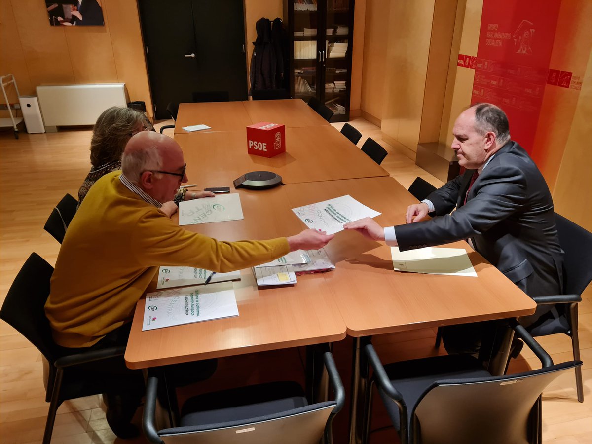 CSIFnacional's tweet photo. 🗣️ Nos hemos reunido con el @gpscongreso para trasladarle nuestras enmiendas al Real Decreto de medidas urgentes de Función Pública.

✅ El grupo parlamentario socialista se compromete a estudiar nuestras propuestas e insiste en cumplir en 2025 con la reivindicación de CSIF de eliminar la tasa de reposición 

 ➡️ Estas propuestas son necesarias para mejorar la evaluación del desempeño, la carrera profesional y reforzar plantillas.