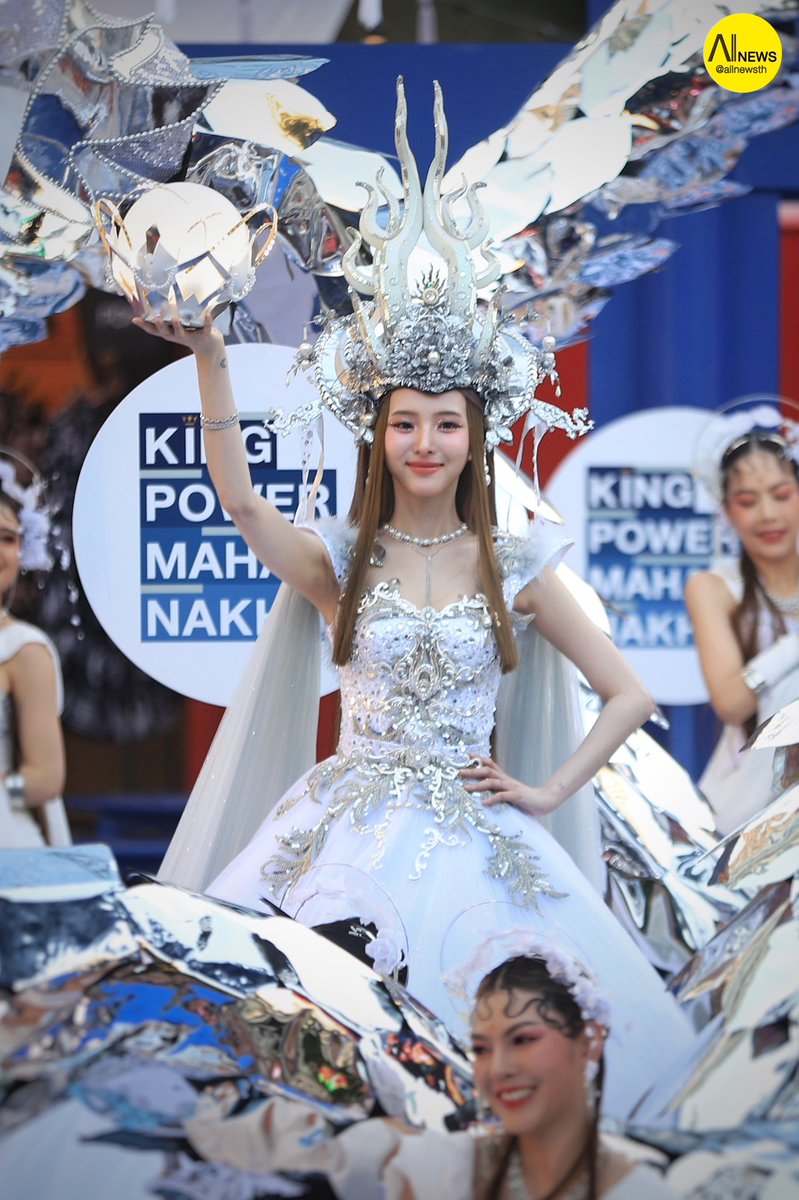 AllNews_th's tweet photo. สวยปังรับตรุษจีน #เนเน่ ร่วมงาน Mahanakhon Chinese Festive Market ให้ตรุษจีนปีนี้มีแต่ความปังตรุษจีนเก๋ไก๋ ตื่นตาตื่นใจ ไปคิงเพาเวอร์ มหานคร
#เนเน่ตรุษจีนมหานคร
#Nene #Nene郑乃馨
#ChineseNewYearxKingPowerMahanakhon
#KingPowerMahanakhon
#MahanakhonCNY2024
#DragonShow #CNYMarket https://t.co/RHHf0VMeS8
