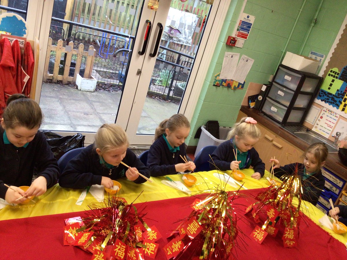 WoodyCPSaltney's tweet photo. The Hub enjoyed a Chinese banquet as part of their countries and cultures topic and Chinese new year this week. 🇨🇳 They even mastered the art of using 🥢 chopsticks. #ChineseNewYear2024 #learningthroughexperiences https://t.co/2A1t5AdanJ
