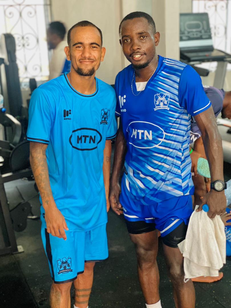 ️🇨🇲✅️ 17-year-old Wilfried Nathan Douala (on the left) has resumed training with his teammates at Cameroonian club Victoria United. 🇸🇦❌Rumours suggesting that the Cameroon senior international is set to join a Saudi Arabian club have cooled off.