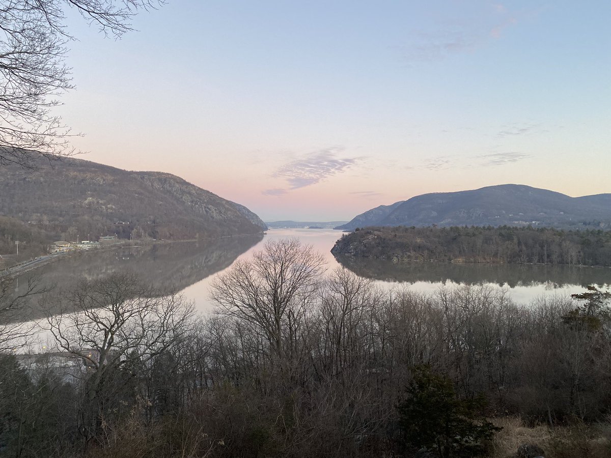 CoachSeanCronin's tweet photo. Great morning at @WestPoint_USMA #TrophyPoint #MillionDollarView https://t.co/Eii7qhTbRS