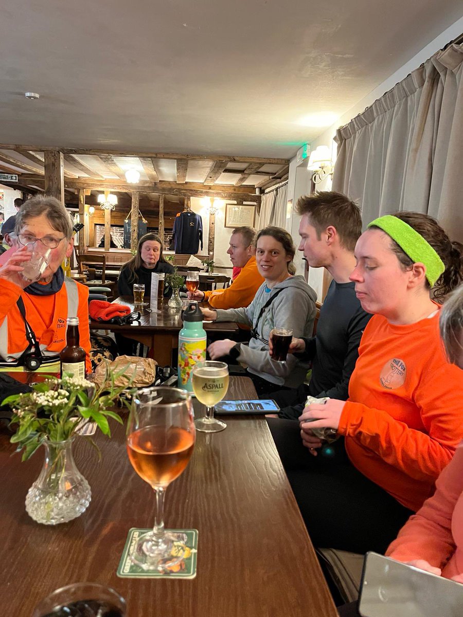 foxtrotters1066's tweet photo. Another great #foxtrotters #groupnight of #running #walking #chat & #drinking with #friends old & new well done all, welcome to Oliver from Kent, π looks like you didnβt miss me, π @KathyGrant1960 for being MC π @FoxGarboldisham @UKRunChat @freeweeklytimed @QuitTheSitting https://t.co/IucM5HMwco