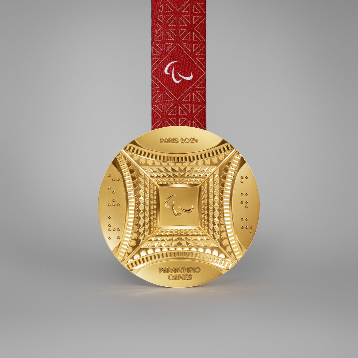 L'or Paralympique🥇 
Une ambition identique, pour saluer une performance exceptionnelle !  

Parce que la France accueillera pour la première fois de son histoire les Jeux Paralympiques, la médaille d’or rend un double hommage à la France. 
Un véritable morceau de Tour Eiffel en
