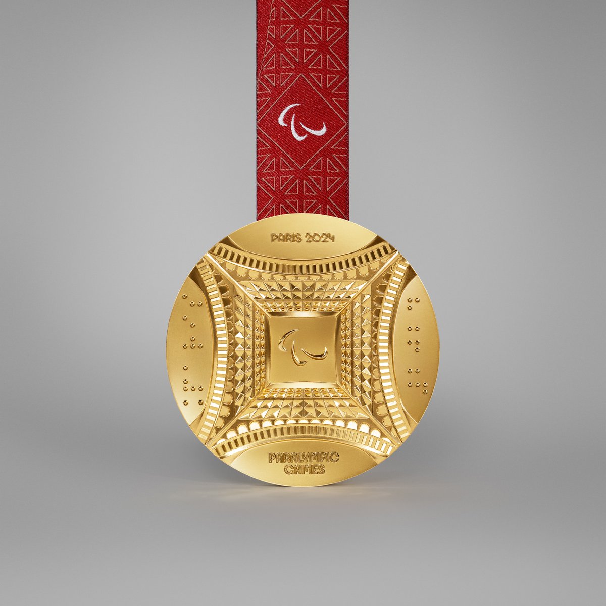 L'or Paralympique🥇 Une ambition identique, pour saluer une performance exceptionnelle ! Parce que la France accueillera pour la première fois de son histoire les Jeux Paralympiques, la médaille d’or rend un double hommage à la France. Un véritable morceau de Tour Eiffel en