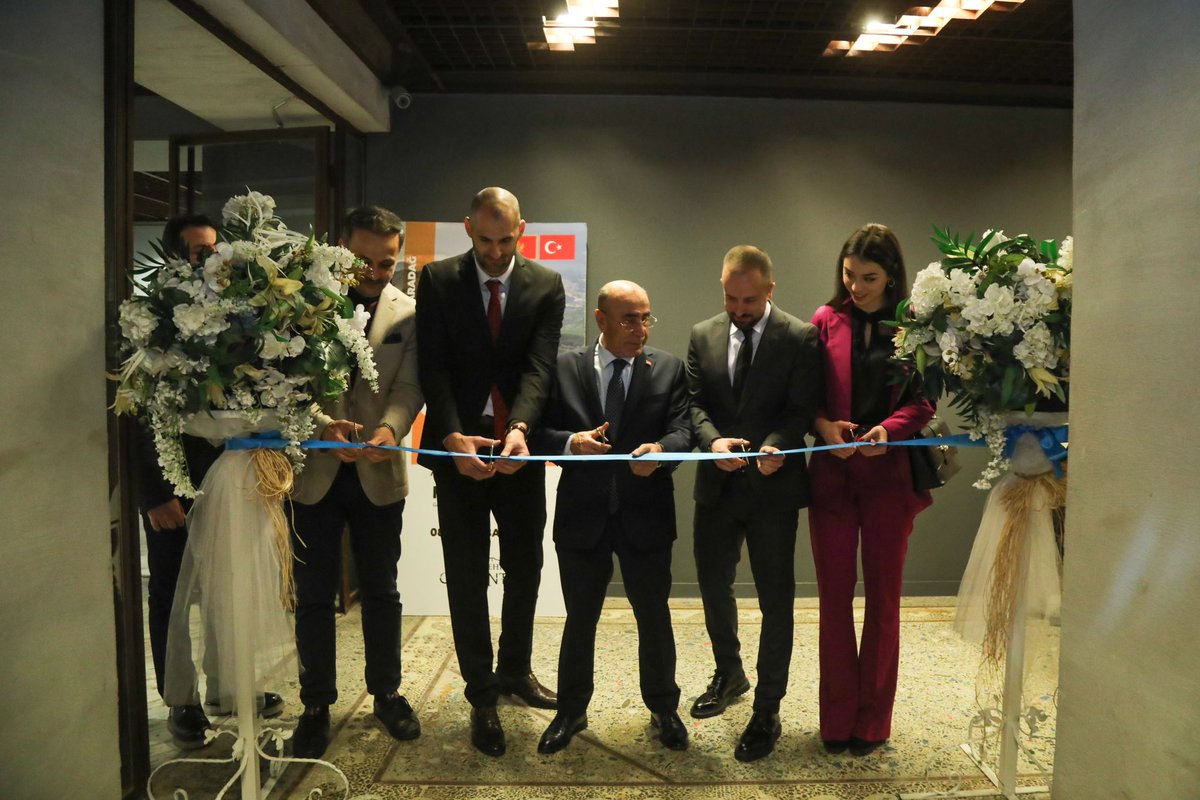 #GaziantepBüyükşehir olarak Cetinje şehri ile kardeş şehir ilişkimizin 10’uncu yıl dönümü dolayısıyla “Fotoğraflarla Cetinje” sergisinin açılışını gerçekleştirdik.

60 eserin sergilendiği bu özel sergiyi 16 Şubat'a kadar Gaziantep Sanat Merkezi'nde ziyaret edebilirsiniz.