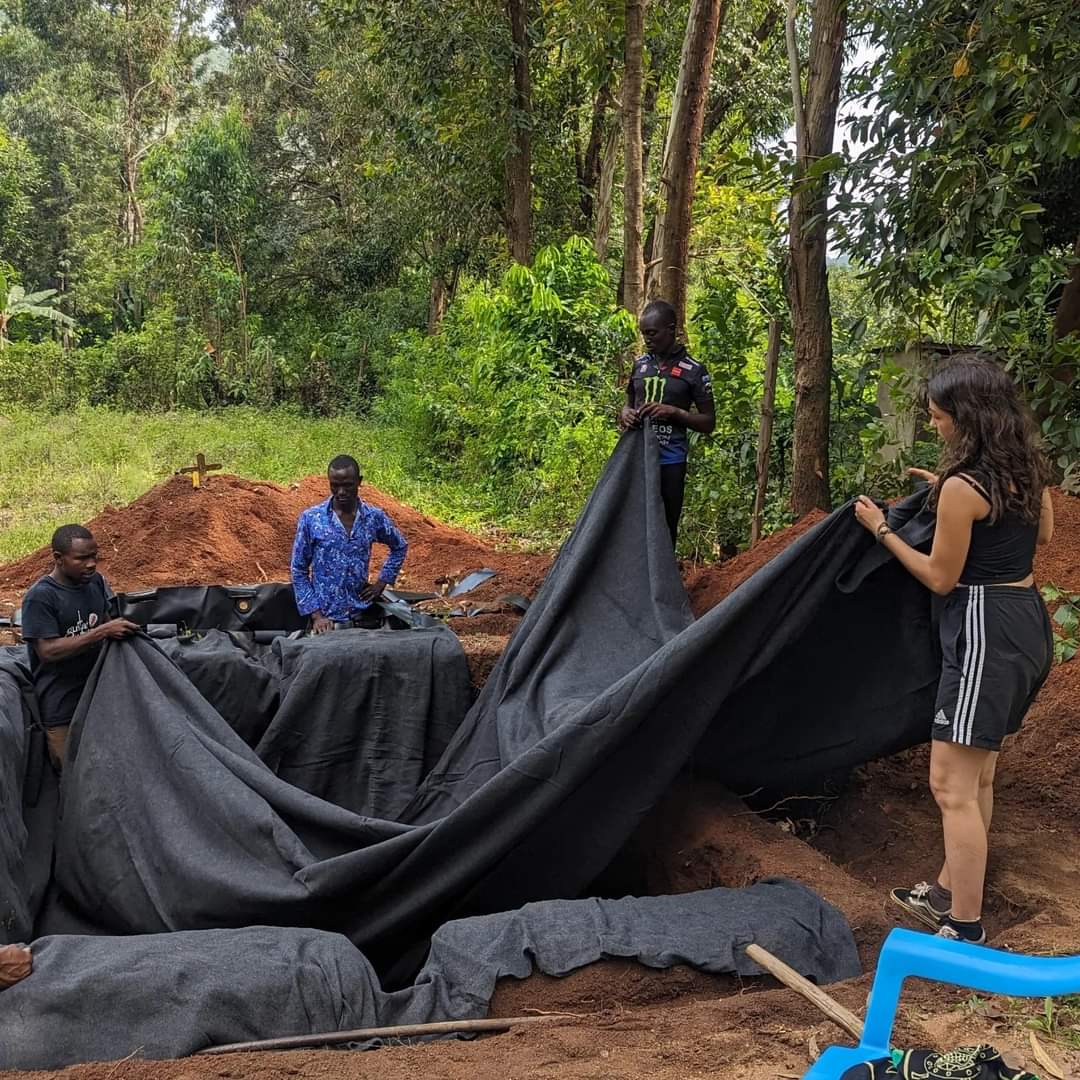 mms_kenya's tweet image. 🌞Mwanga Mpya Project

We are partnering with @iruwa_taita to empower Adolescent girls and young women(AGYW) and Adolescent Boys and Young Men(ABYM) with renewable energy expertise to master skills in maintenance, repair, and installation of PV panels and biogas systems.