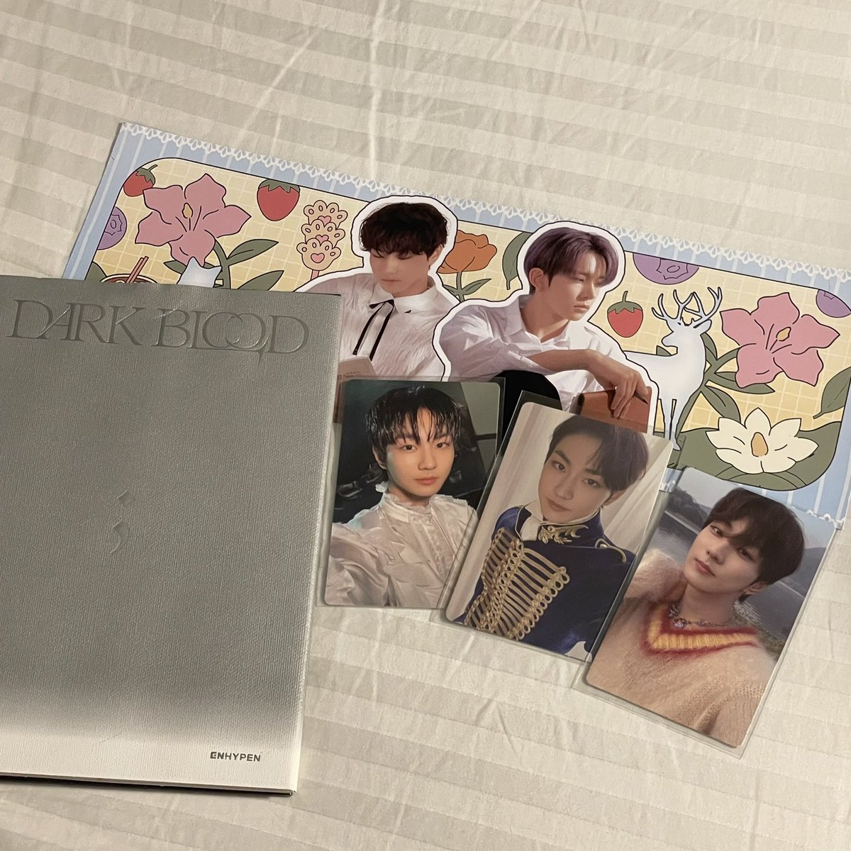 sunuluvs's tweet photo. ₊˚⊹ ʚɞ jungwon’s birthday giveaway! 

1 winners of jungwon dark blood engene ver, 3 jungwon pcs &amp; a “my dear heewon” banner! 

   ꩜ mbf, like, rt
   ꩜ reply with “jungwon best boy!”
   ꩜ winner must shoulder pf + sf
   ꩜ ends on 0212

— enha enhypen jungwon bday ga https://t.co/zaJDfmrq3L
