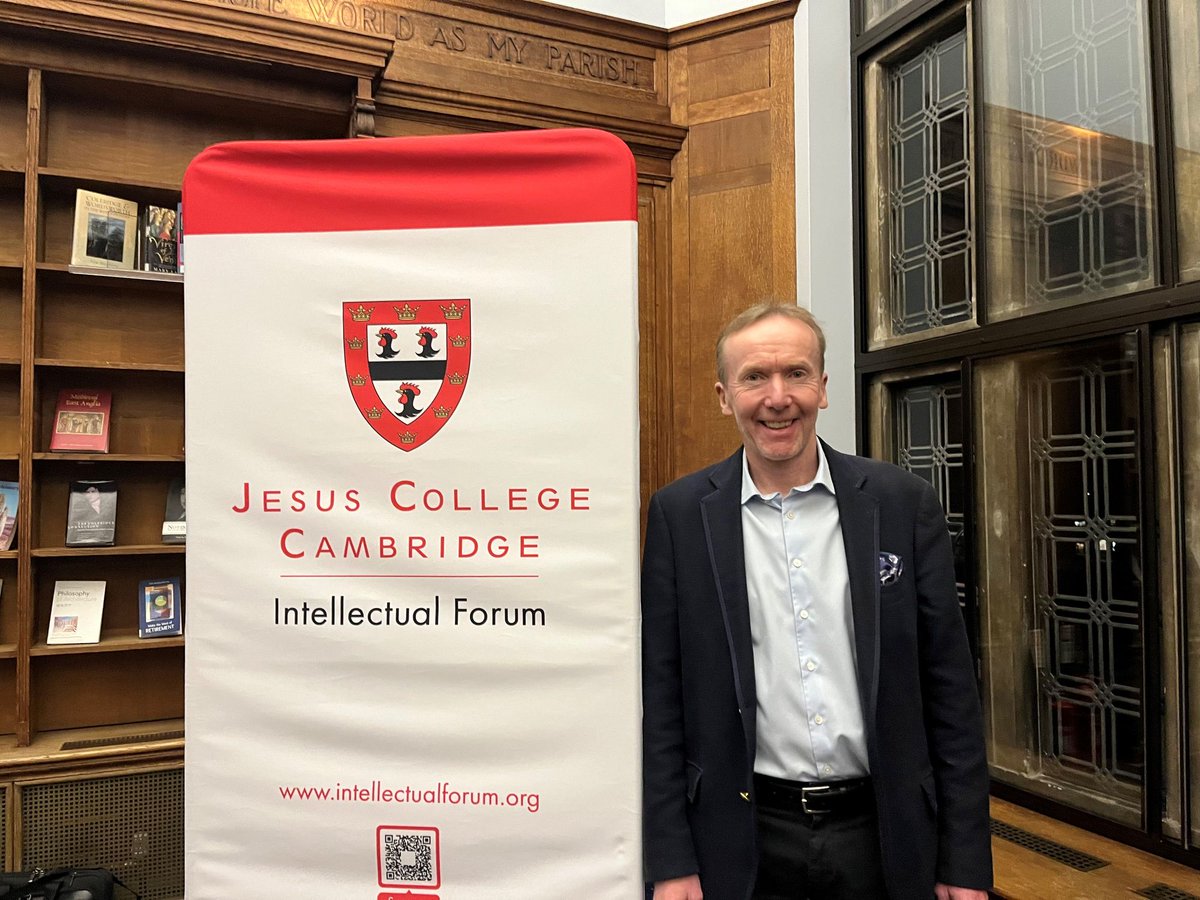 We welcomed back thriller writer and College alumnus Mike Harrison last week for a talk @IntellForum about his dystopian novels. Thank you to Mike for an interesting evening considering AI, cyrogenics, and the future of modern society.