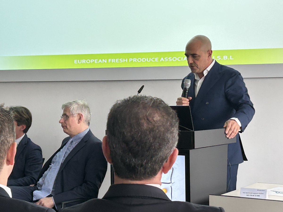 fruittoday's tweet photo. @ItaliaOrtofrutt @COPACOGECA @fruitecom_rp @CSOItaly @Fruit_Logistica @ComisionEuropea @ClaraAguilera7 @Freshfel Luigi Scordamaglia, CEO Filiera Italia: ‘Implementar el #PPWR tendría consecuencias dramáticas’. En Italia se eliminarían 32.000 empleos, asegura

#profood @COPACOGECA @ItaliaOrtofrutt @CSOItaly @Fruit_Logistica @fruitecom_rp @ComisionEuropea @ClaraAguilera7
#FL24 https://t.co/vqroEIc9w2