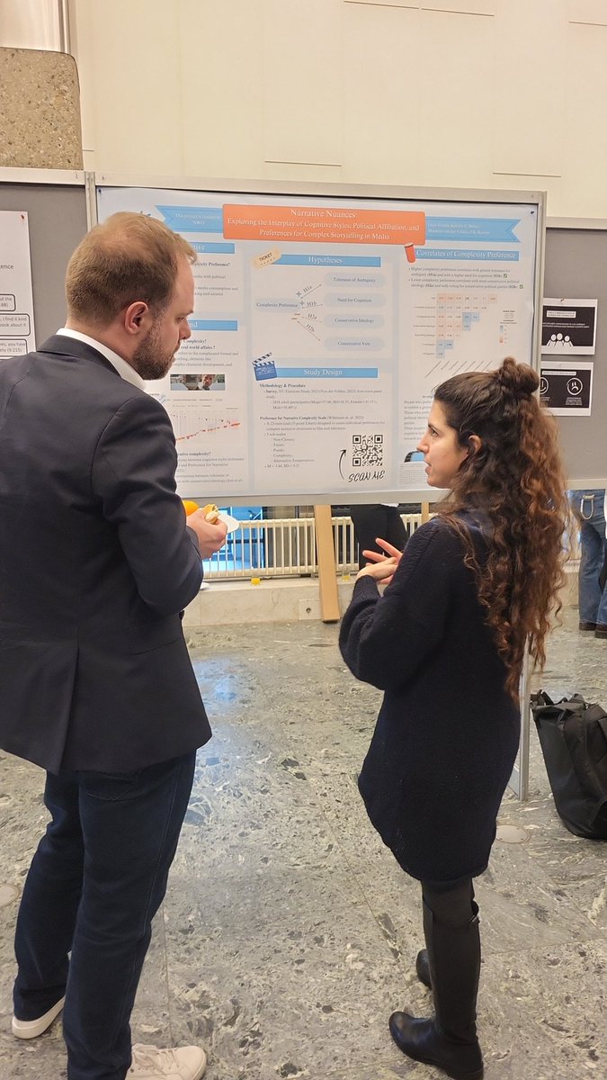 Gaia Yona, our starting phd student, presents her first study showing that higher preference for narrative complexity positively correlates with tolerance of ambiguity and negatively correlates with conservative ideology and conservative vote. #etmaal2024
