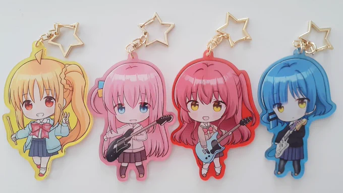 アクキーの実物写真。完売してたリョウ先輩と虹夏ちゃん再版しました。今回で最後の再版になると思います。裏面も印刷ありでお得なセット頒布もあります 