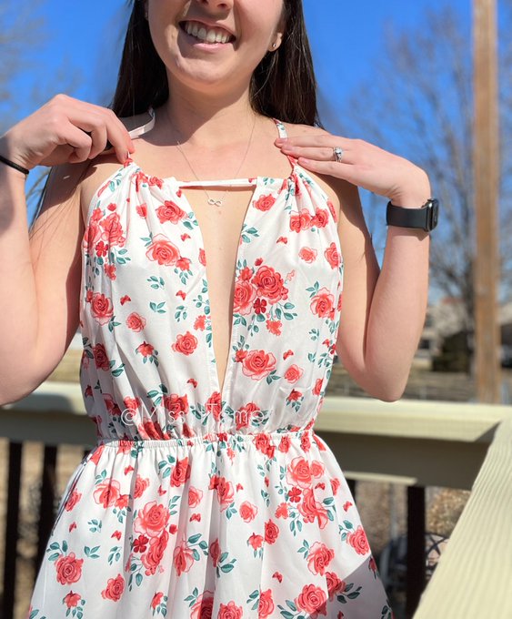 Do you think I&rsquo;m wearing my new dress right? https://t.co/8VYeGKmkdX