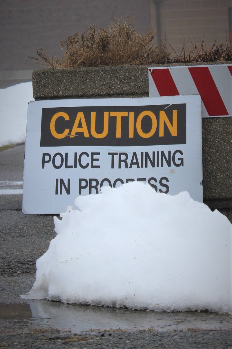 NAVSTANEWPORTRI's tweet photo. Expect to see and hear warnings & notifications associated with a #training exercise here today. If you see anything which does not appear to be part of an #exercise or #drill, report it immediately.
#CitadelShield #CNIC #USFFC #awareness #protection #security #newportri #USNavy https://t.co/nk2MTcyHkN