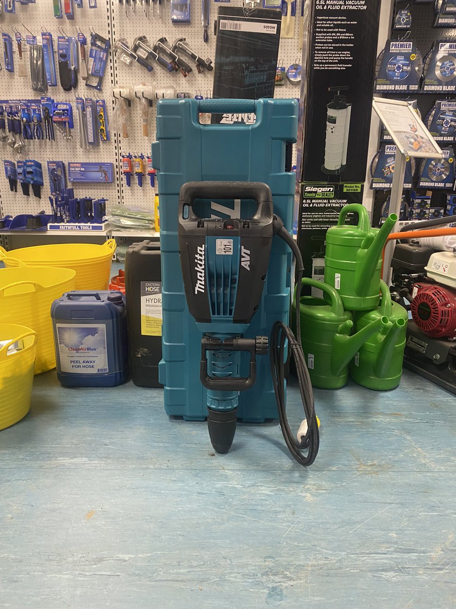 targetplant's tweet photo. New additions for our small tool fleet! A brand new Makita HM1214C Demolition breaker and laser level ready for hire! Wish to book yours? Please call 01206 844400 or 01473 233333. #smalltools #planthire https://t.co/5PsAOi8nrq
