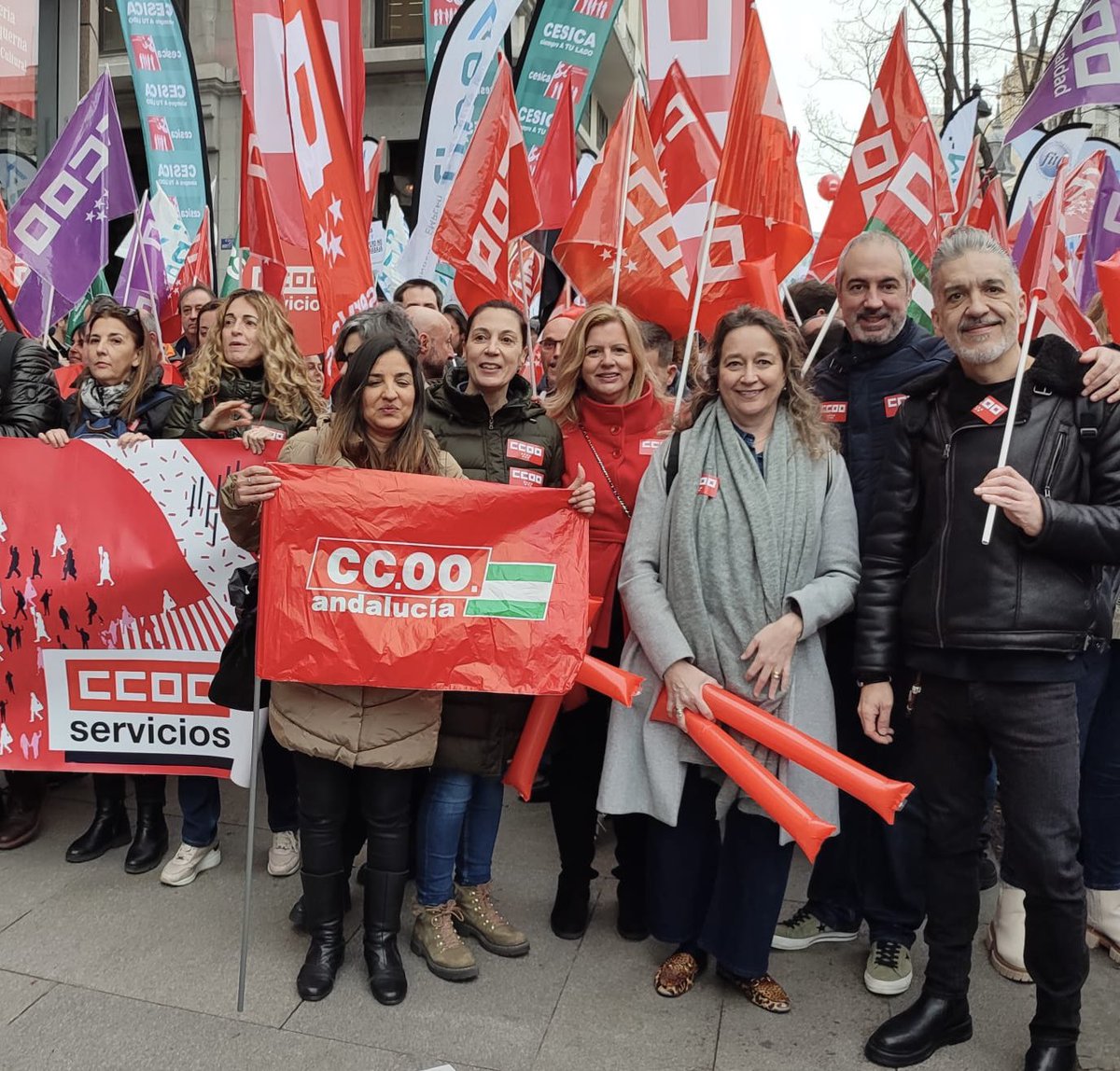 siemprelamar's tweet photo. Defendiendo el convenio que la extraordinaria plantilla de CaixaBank se merece #SectorFinancieroEnLucha@CCOO https://t.co/NtZgLUHHYM
